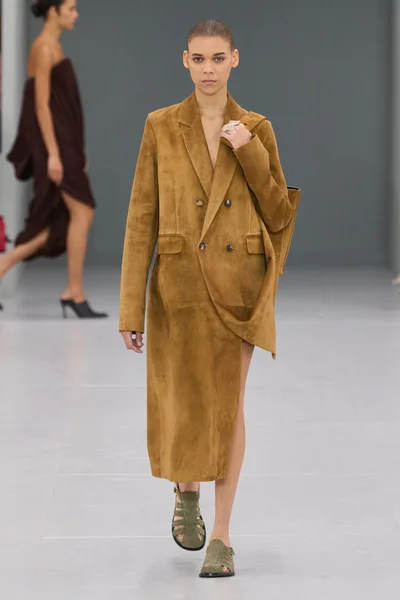 Look 46